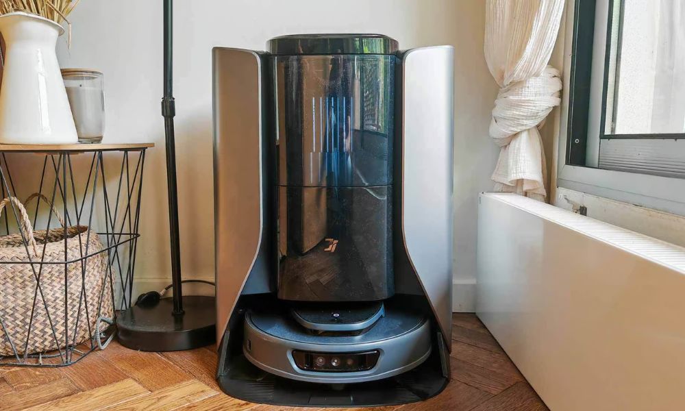 3i robot vacuum cleaner on the window